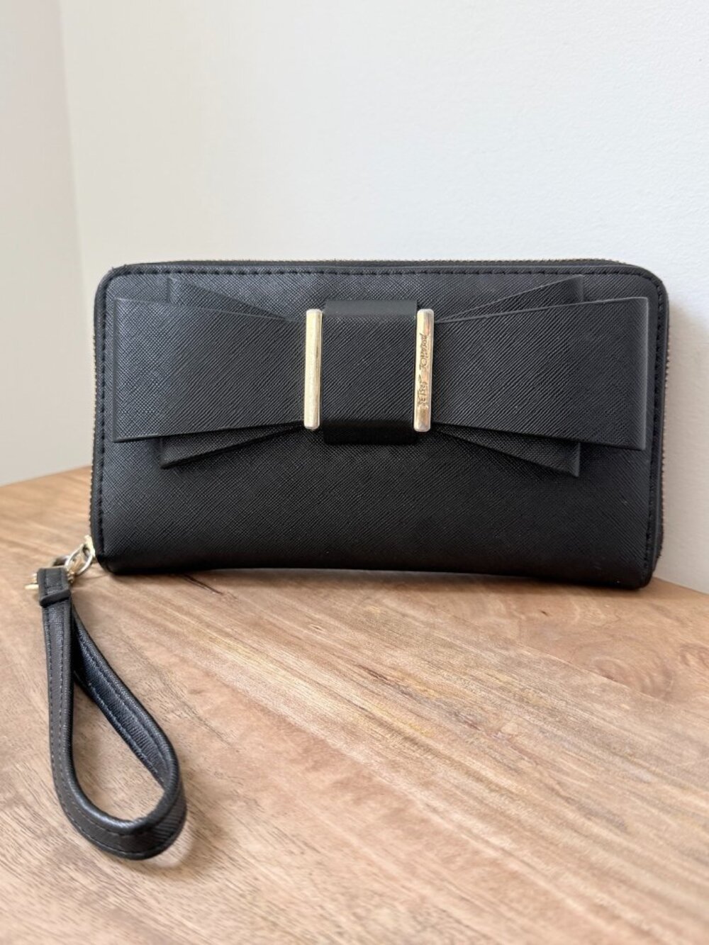 BETSEY JOHNSON Black Saffiano Faux Leather Bow Zip Around Wristlet Wallet Clutch